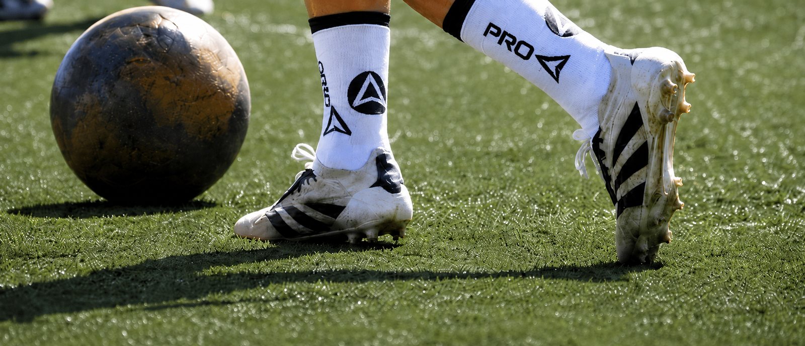 Grip sock controlling the ball